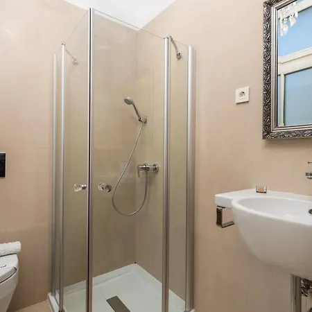 Sokol Center Apartman *